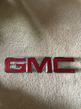 GMC Red Chrome Grill Emblem Badge 15706 323 01-06 Yukon Sierra OEM